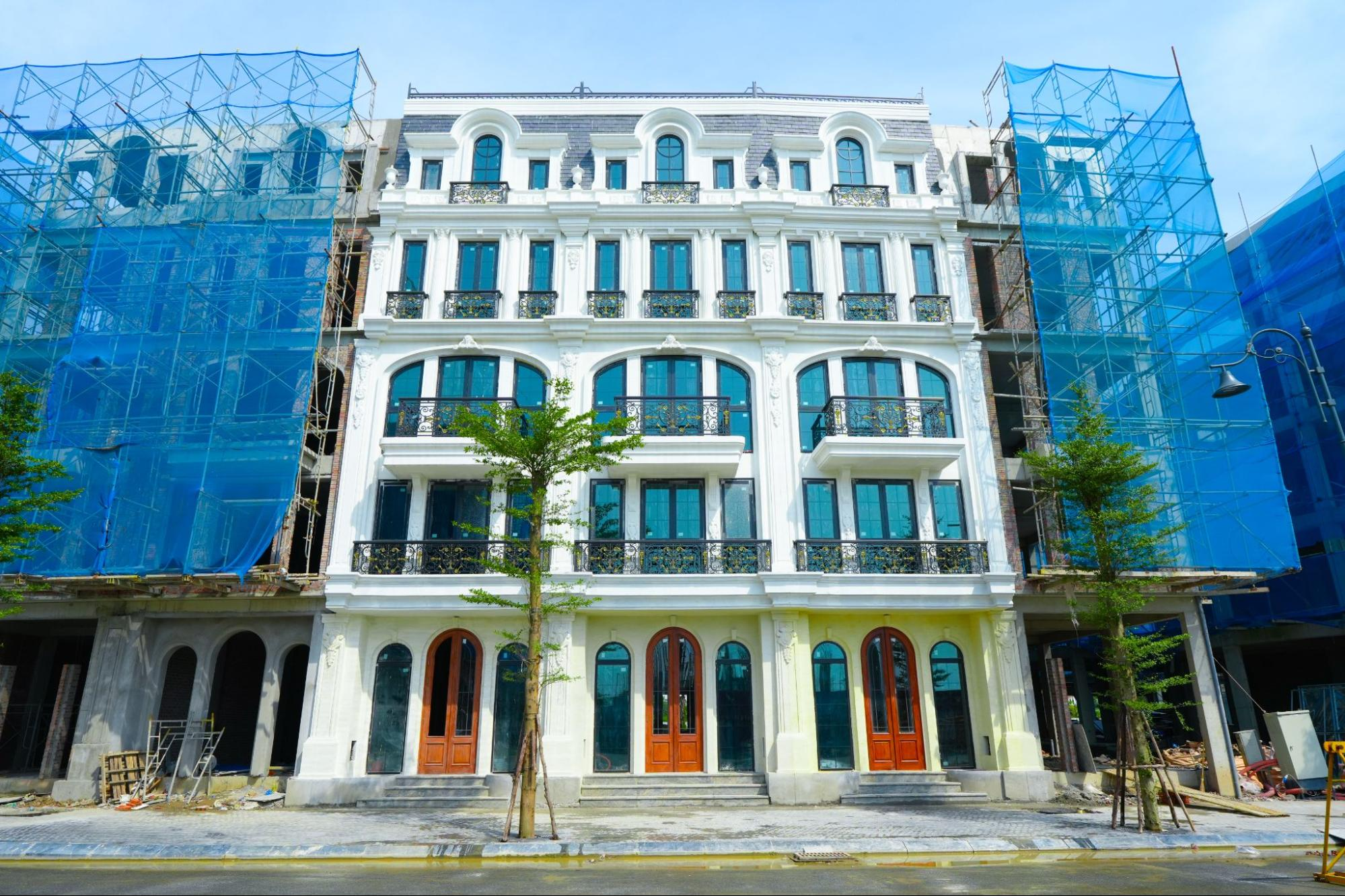 Noble-Palace -Tay- Ho