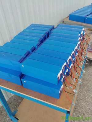 Xe tải điện Foton LHD sử dụng pin lithium-ion hiện đại, cung cấp năng lượng ổn định cho vận hành đô thị và quãng đường ngắn