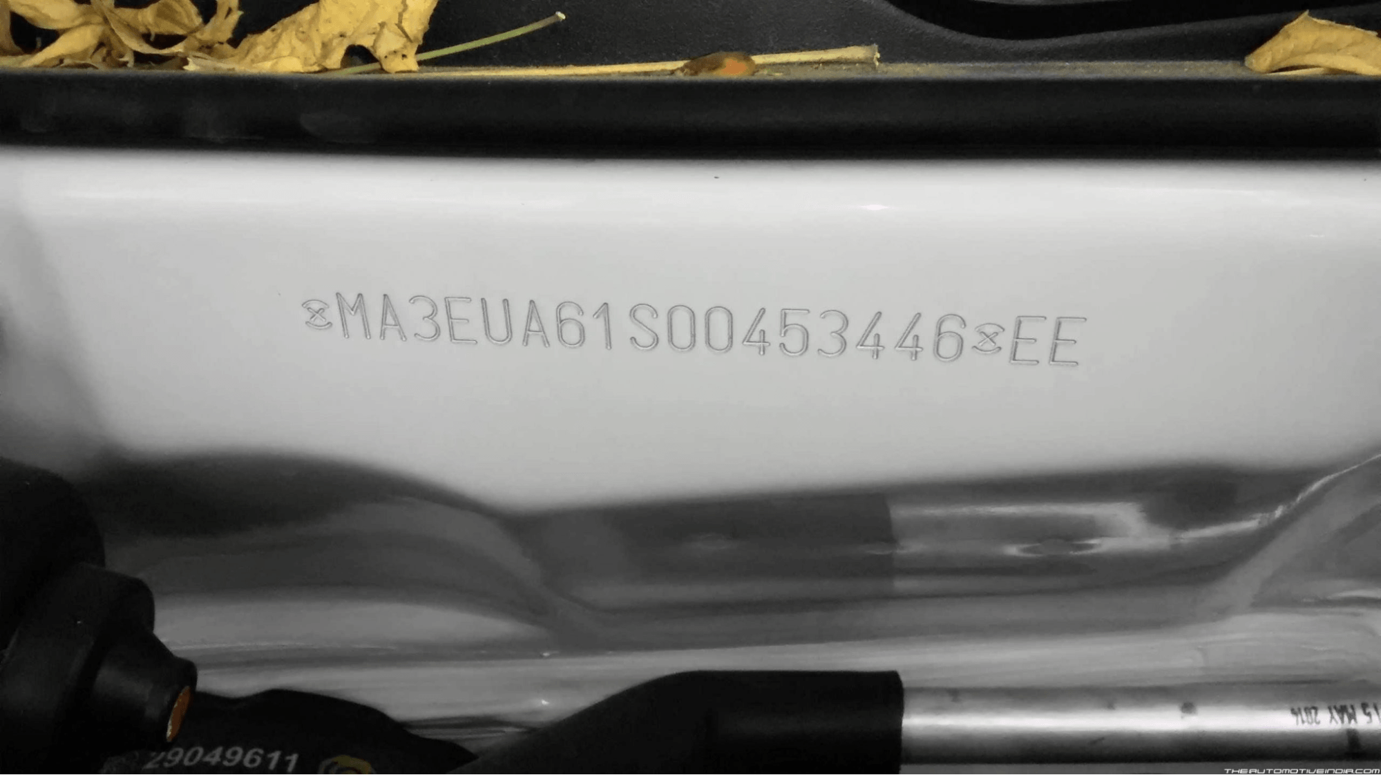 Số khung và số máy xe tải là các mã định danh riêng biệt