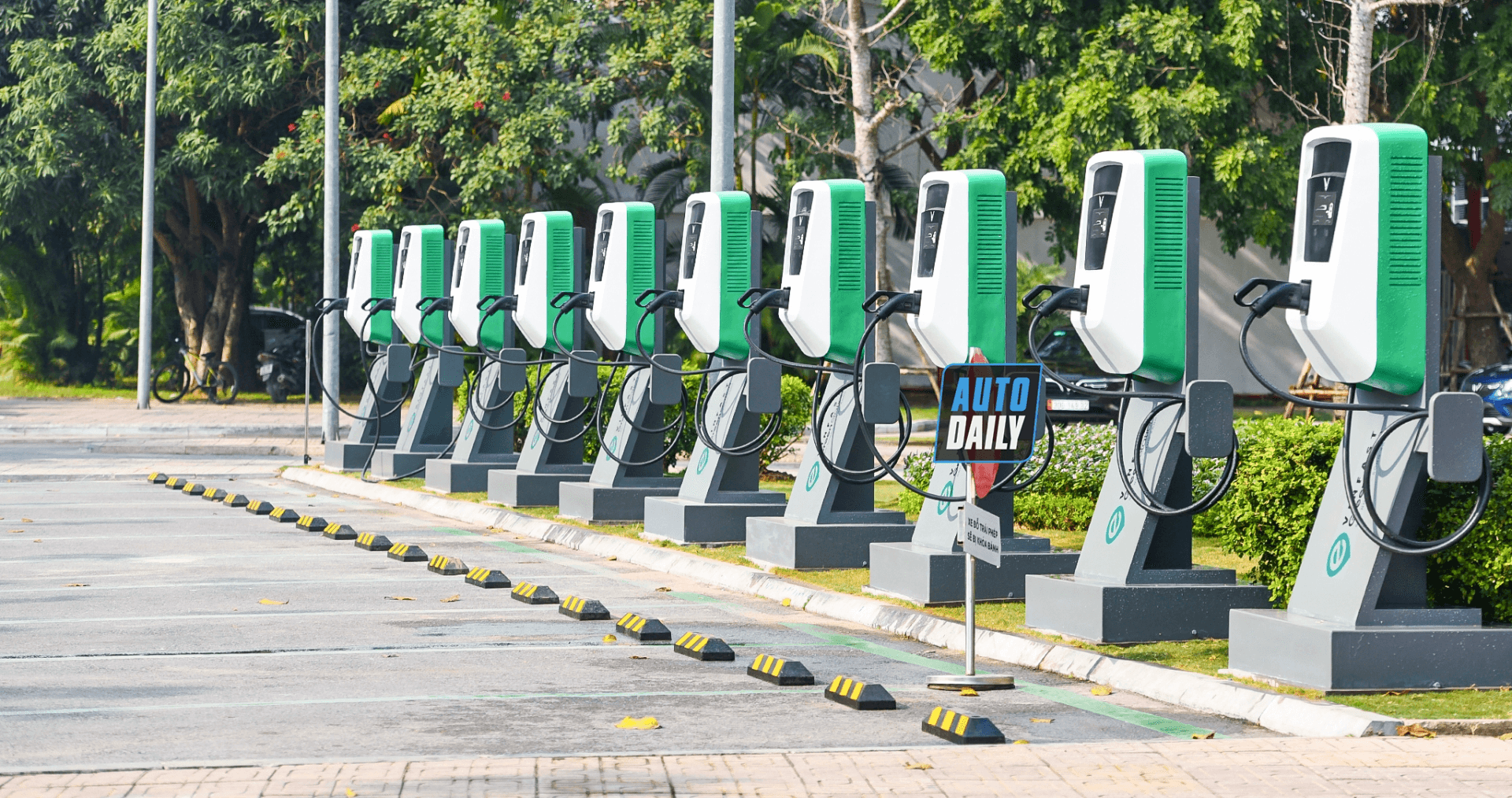 rạm 11 kW phù hợp sạc qua đêm hoặc khi đỗ xe lâu