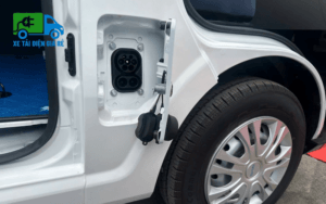 Cổng sạc của SRM E80 sử dụng chuẩn sạc thông dụng